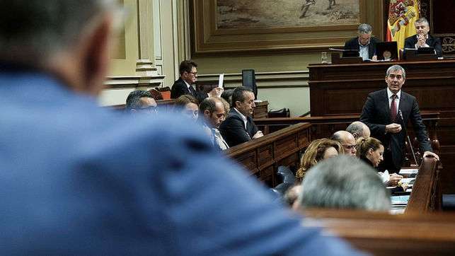 Sesión en el Parlamento de Canarias (Foto TA)